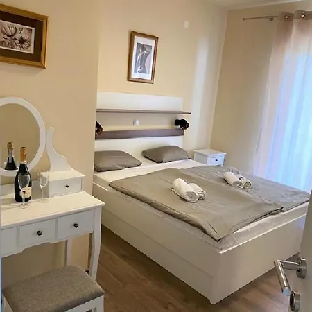 Mira Guest house