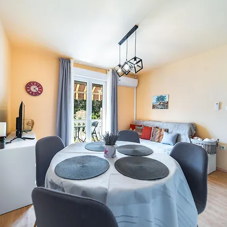 Mira Guest house Rab Town