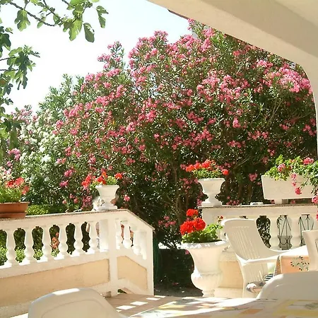 Mira Guest house Rab Town
