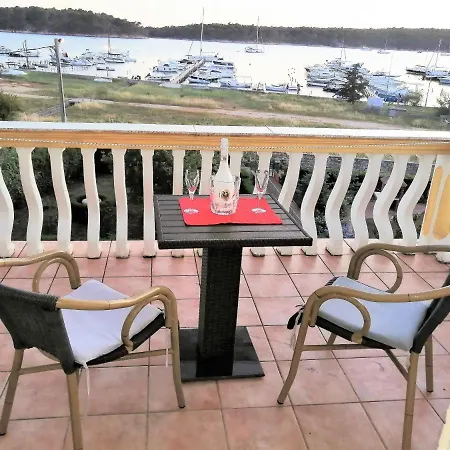 Gasthuis Mira Rab Town