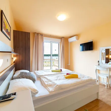 Gasthuis Mira Rab Town