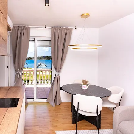 Gasthuis Mira Rab Town