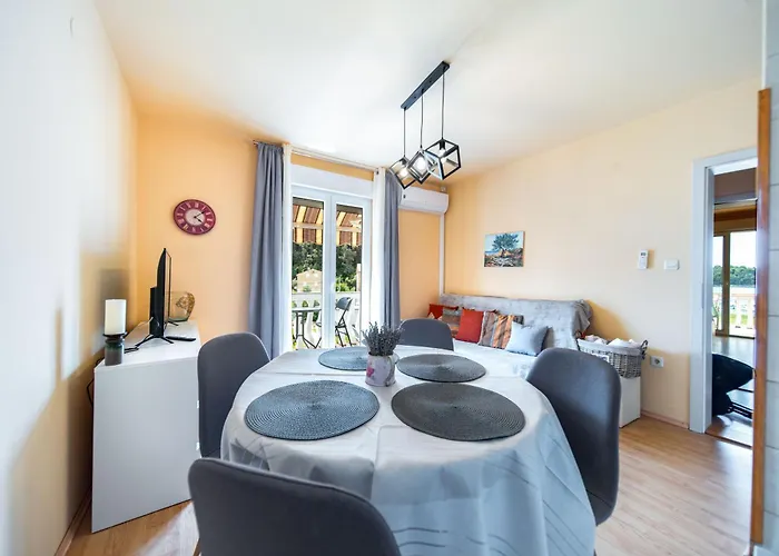 Mira Guest house Rab Town