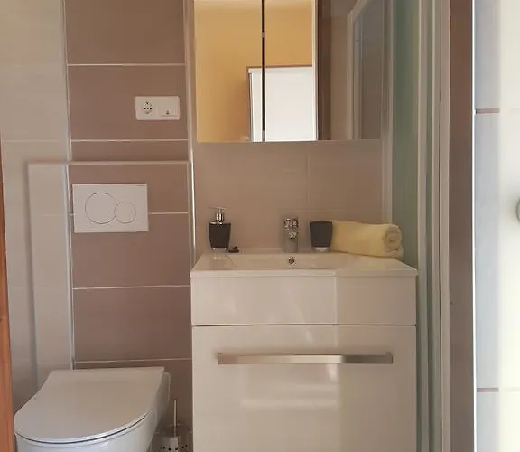Mira Guest house Rab Town
